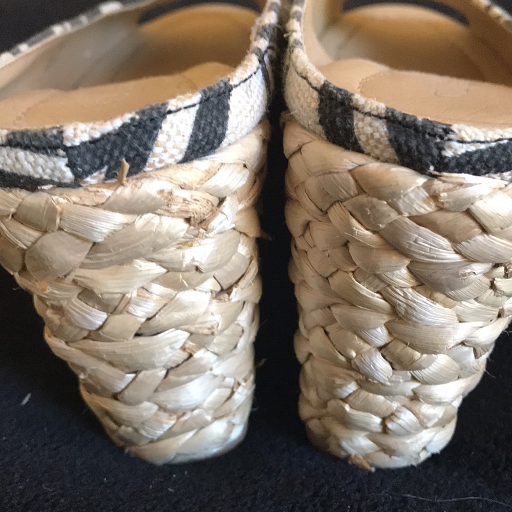 7 1/2 stack heels.C.L. By LAUNDRY rubber soles. Heel stack as an “espadrille”💗 - Picture 7 of 8